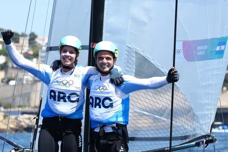 Los argentinos Majdalani y Bosco ganaron la medalla de plata en vela de París 2024