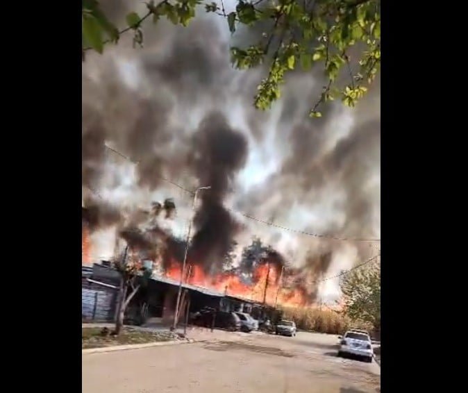 Tucumán: por la quema de cañas, casi incendian una escuela con los alumnos adentro