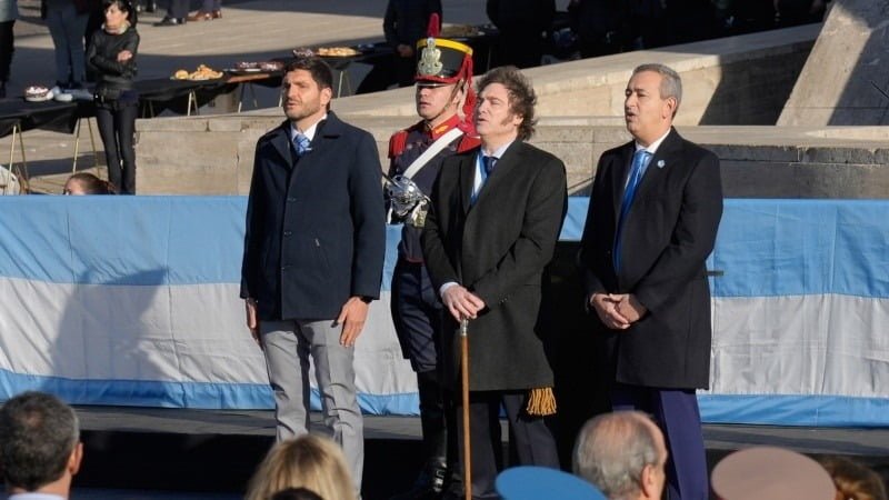 Milei viaje a Rosario: canceló su viaje a México para asistir a un evento con empresarios, Pullaro y Javkin