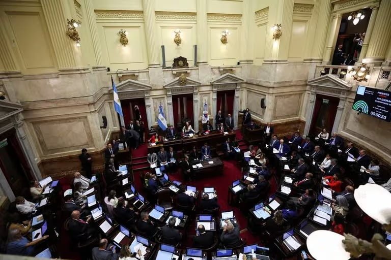 Los senadores decidieron dar marcha atrás con el aumento a 9 millones de pesos de las dietas