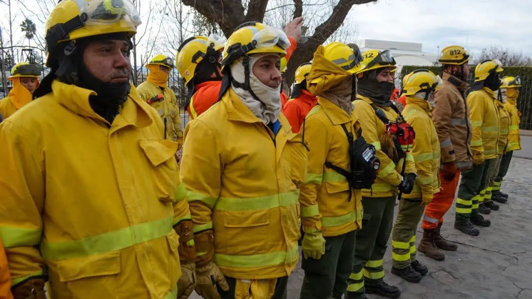 Bomberos voluntarios de todo el norte del país se entrenaron y capacitaron en Salta