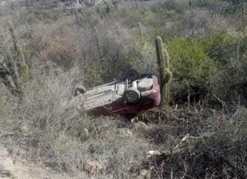 Volcó un auto en Andalgalá: el conductor se salvó de milagro y quedó hospitalizado