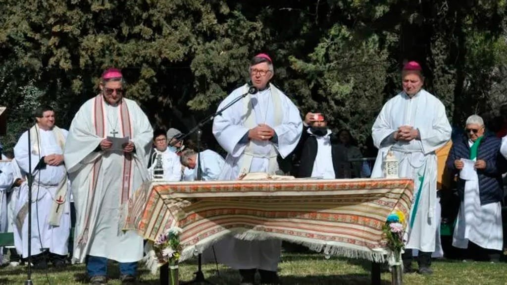 Video: Duro mensaje de un obispo de Río Negro contra el proyecto minero Calcatreu en la misa por Ceferino