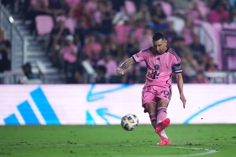 Lionel Messi volvió con un doblete en 4 minutos para Inter Miami, que ganó 3 a 1