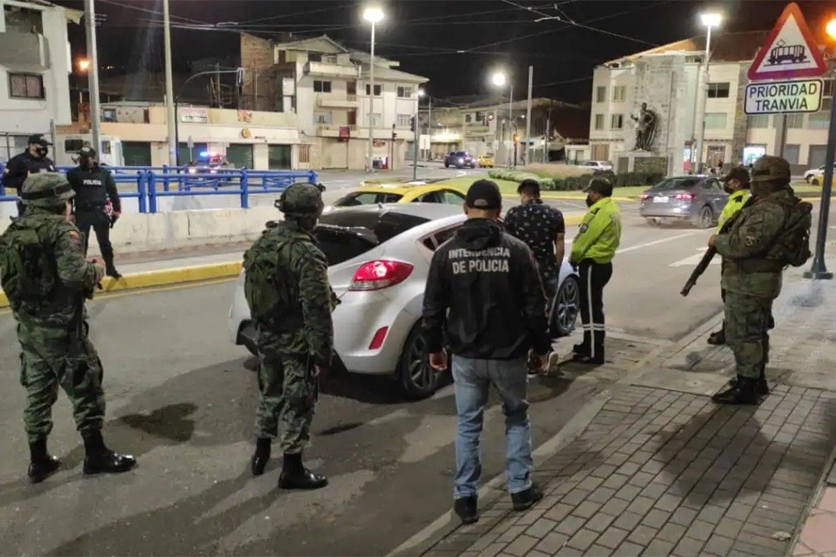 “Violencia criminal” en Ecuador: dispusieron toque de queda en seis provincias