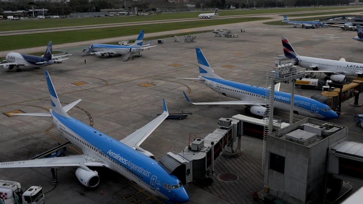 Gremios aeronáuticos: definieron hacer un paro salvaje el jueves, y afectaría a 27 aeropuertos