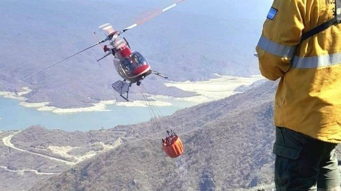 Las Pirquitas: Combaten incendio en el Cerro Gracián