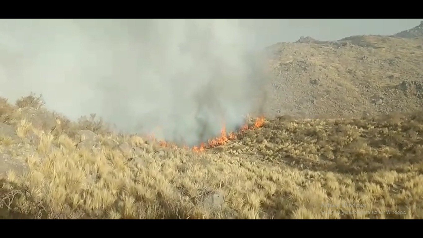Se reactivó el fuego en el incendio de Minas Capillitas