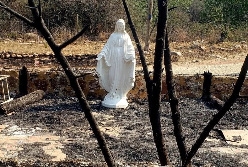 Ya se habla de milagro: ¿Por qué quedó intacta la imagen de una virgen en medio de los incendios en Córdoba?