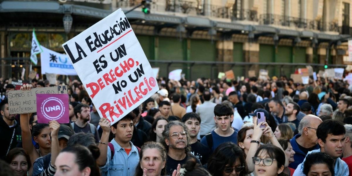 Gremios docentes rechazaron oferta de aumento salarial y ratificaron la marcha ante el inminente veto de Milei