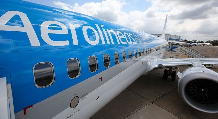 Javier Milei firmará un decreto para que Aerolíneas Argentinas quede “sujetas a privatización”