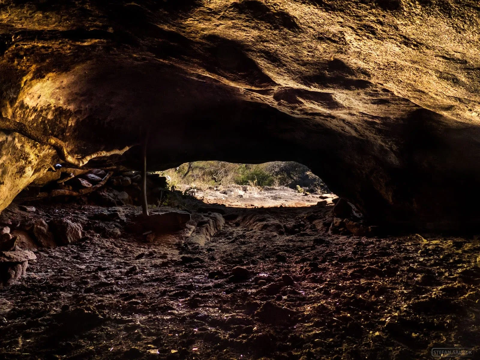 Pasos con historia en Catamarca: Caminata a la Cueva de Cubas