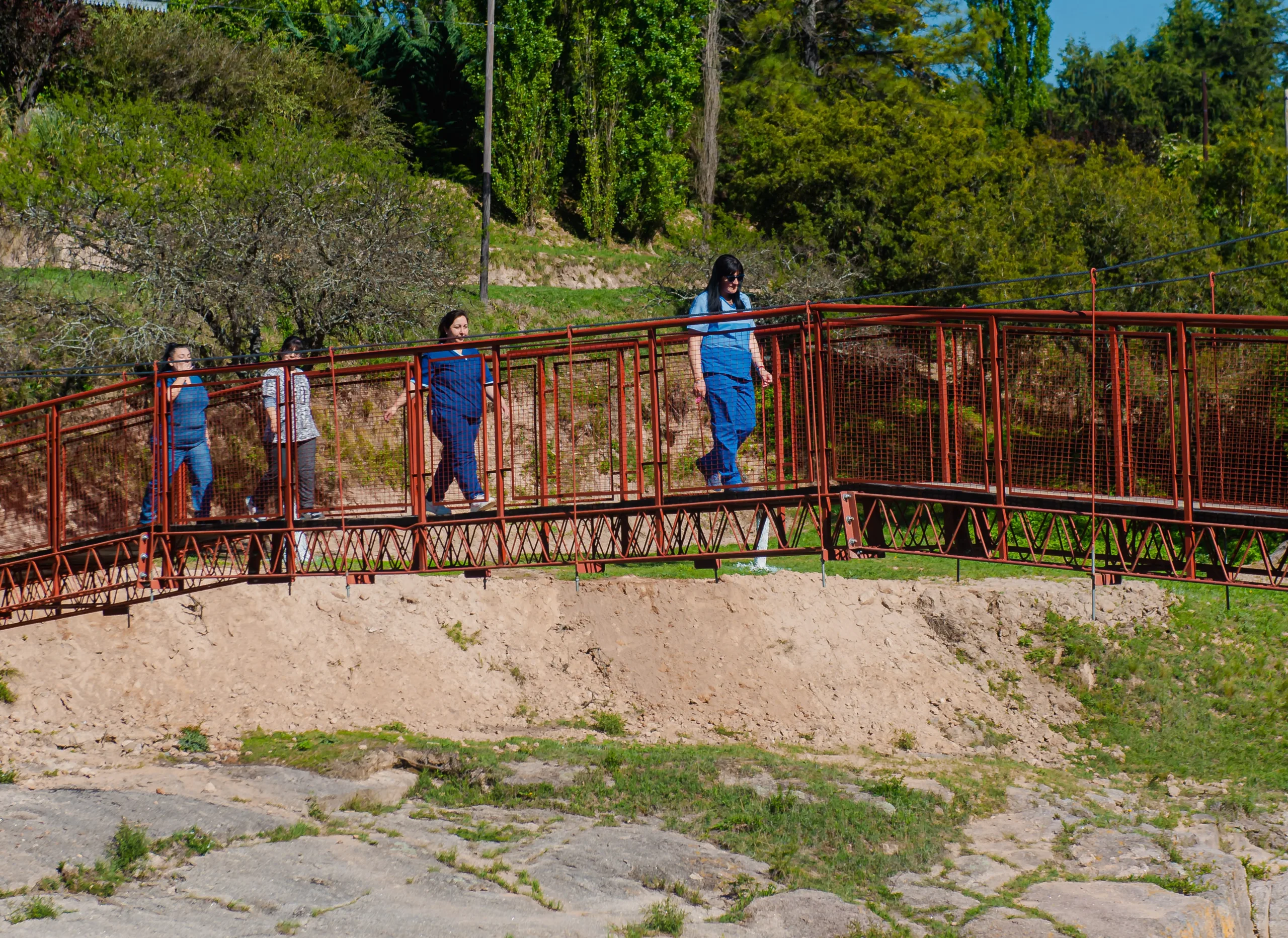 Las Juntas cuenta con un nuevo acceso y avanza la reconstrucción del puente principal