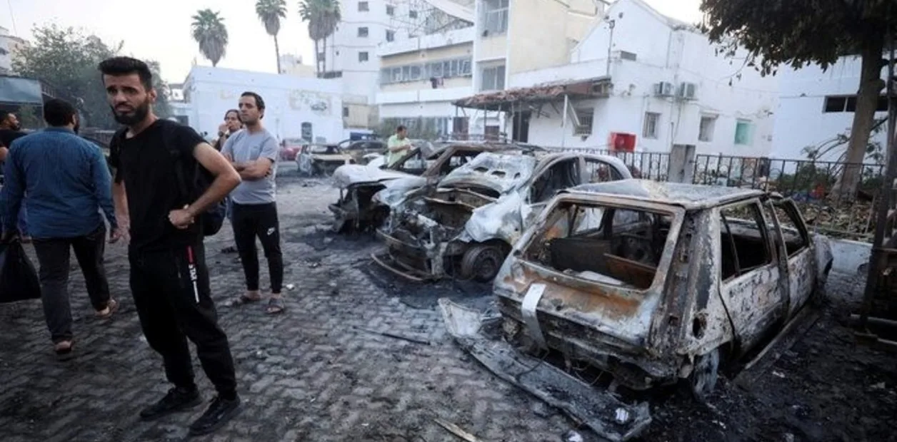 Al menos 24 muertos y 90 heridos en un ataque aéreo de Israel a una mezquita en Gaza