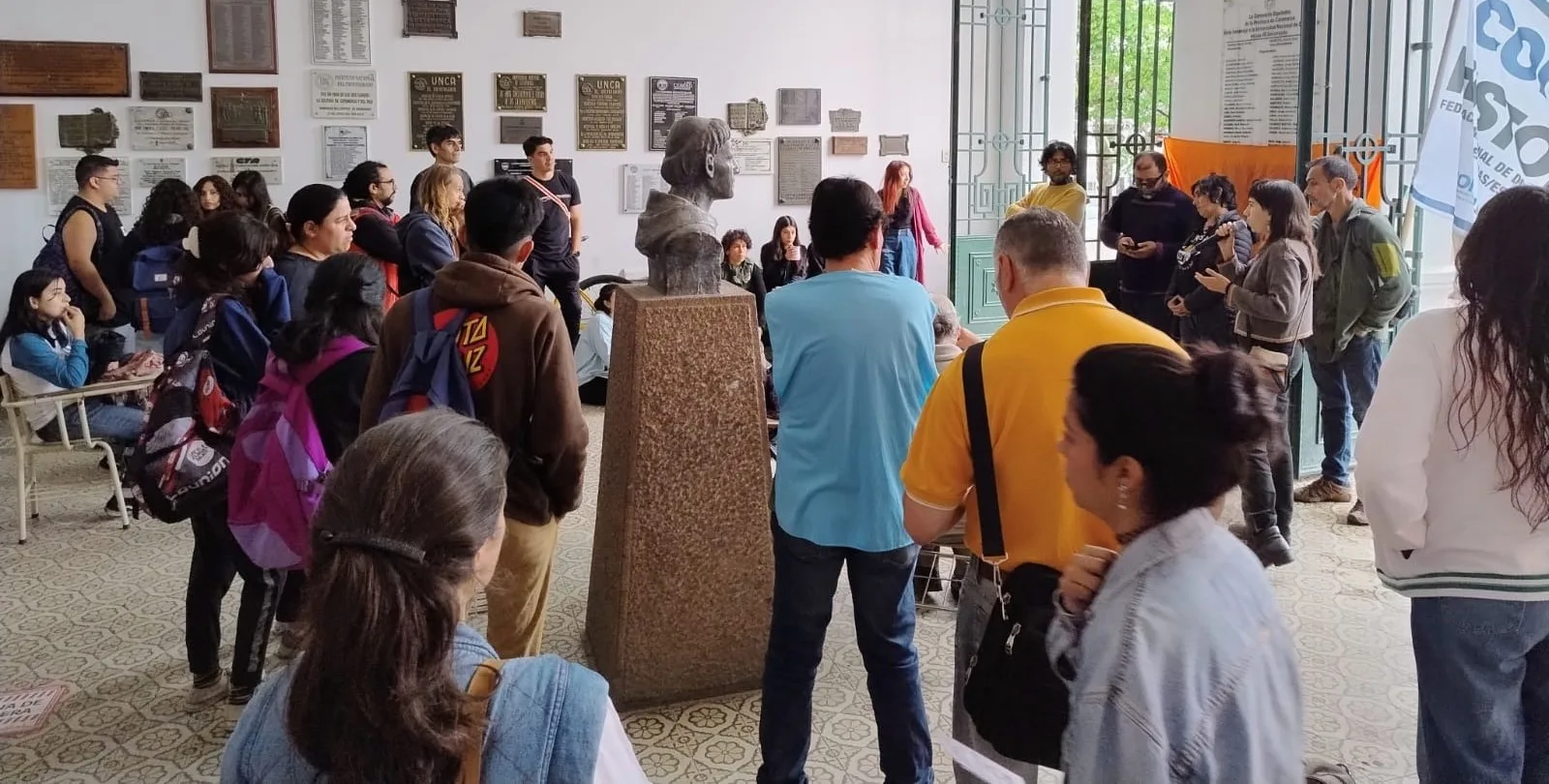 Estudiantes de la Facultad de Humanidades tomaron la UNCA