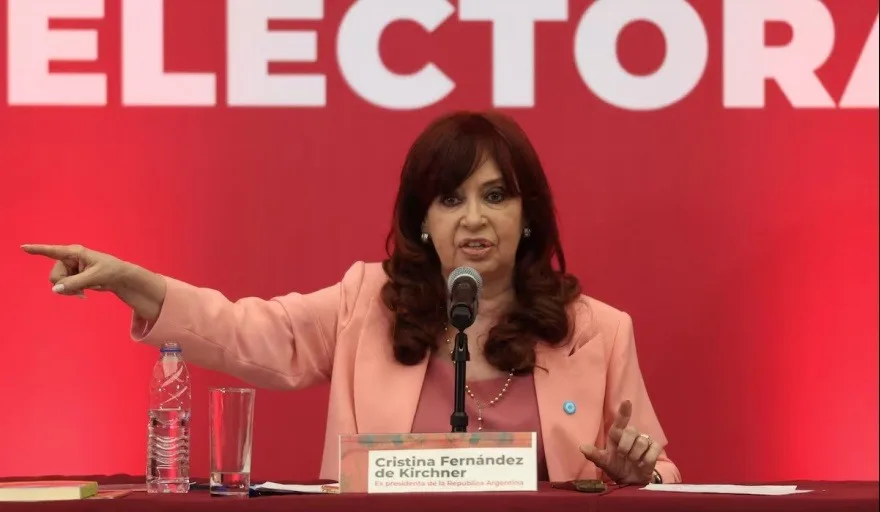 Cristina Fernández trató de “transfugas” a gobernadores y diputados peronistas que apoyaron el veto de Milei