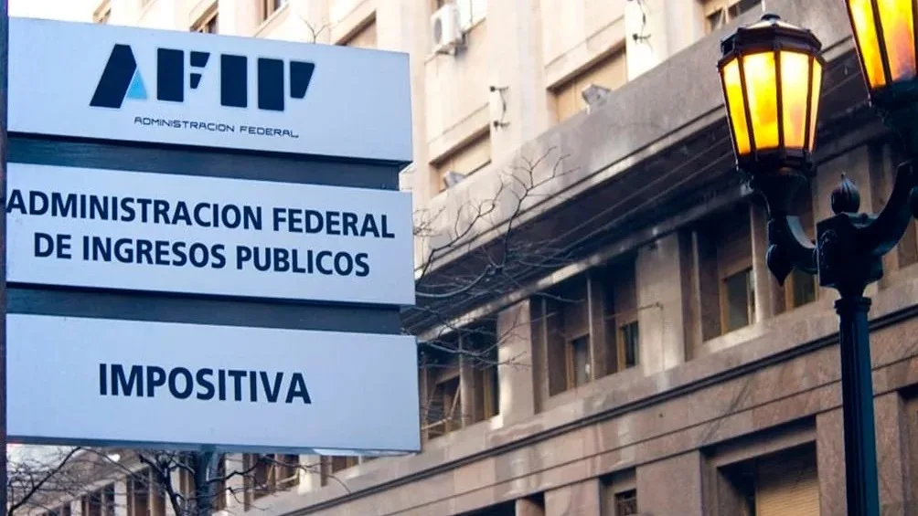 Milei ahora recortará altos cargos ejecutivos de la AFIP que perciben entre $14 y $32 millones por mes