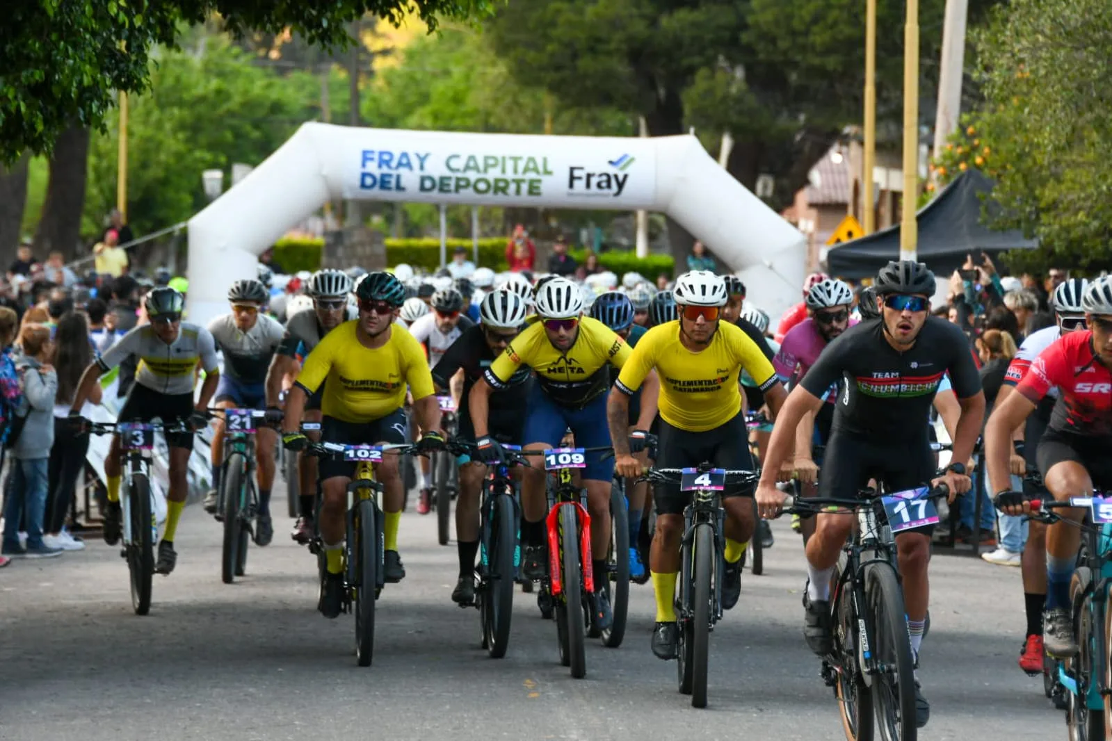 Más de 250 ciclistas participaron del Desafío Fray 2024