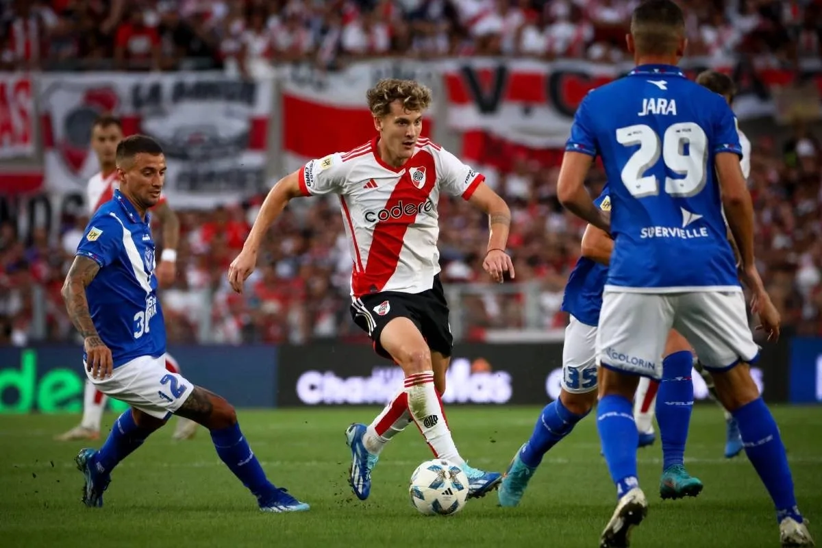 Vuelve la Liga Profesional: River recibe en el Monumental al puntero Vélez, que busca dar un nuevo paso al título