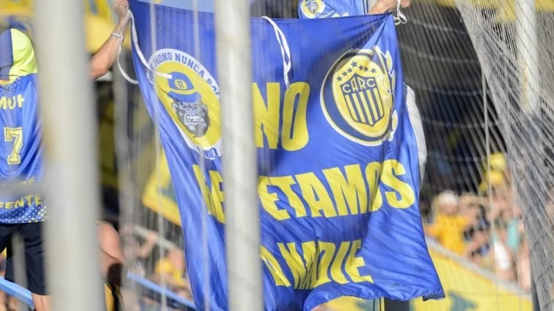 “No respetamos a nadie”: qué hay detrás de la bandera que se desplegó en el partido entre Rosario Central y Banfield