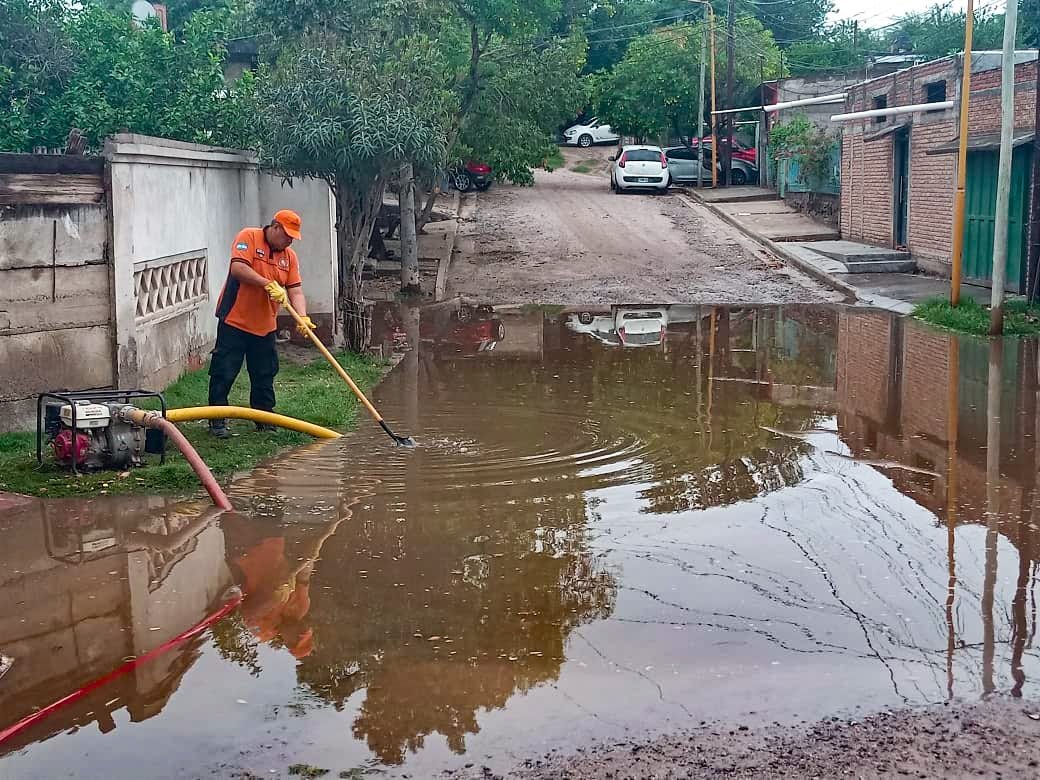 Protección Civil de Catamarca asiste por las abundantes lluvias