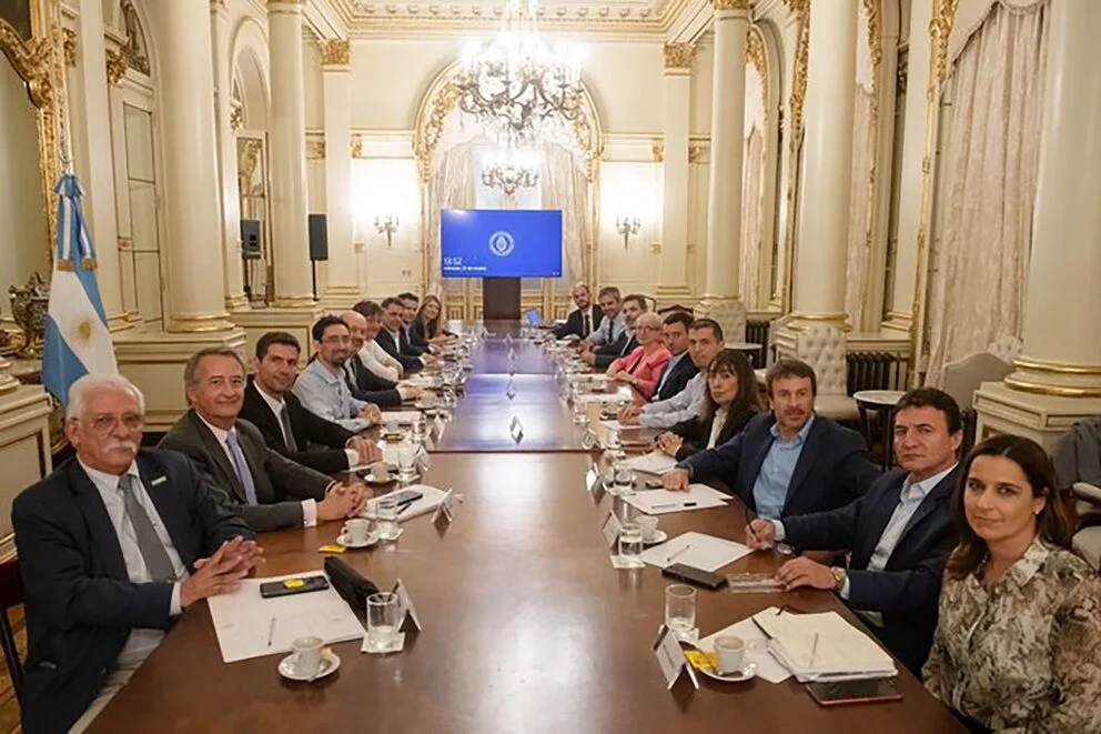 UCR: el fracaso de la mesa de diálogo y los gritos e insultos por la foto de radicales en Casa Rosada