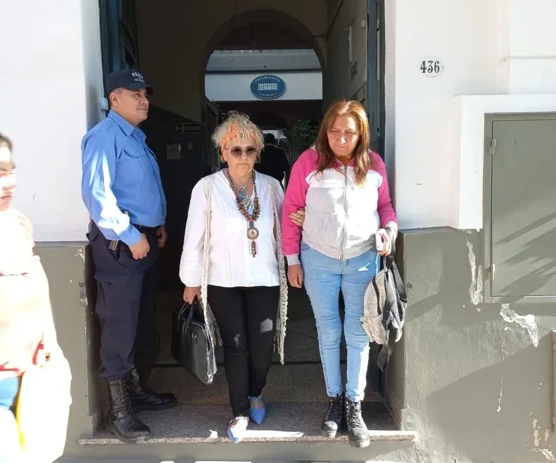 La Corte de Justicia de Catamarca ignoró a la madre de una víctima de femicidio: fue atendida en un pasillo