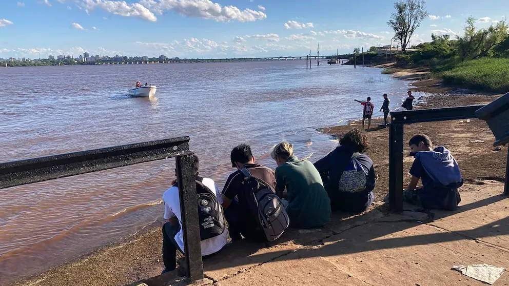 Un nene de 13 años se cayó al río, su amigo de 15 intentó rescatarlo y los dos murieron ahogados