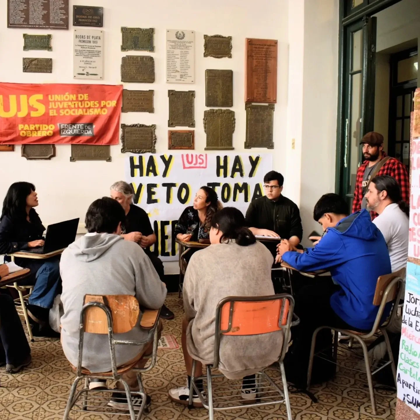 En asamblea, decidieron que la toma de la UNCA continuará por tiempo indefinido