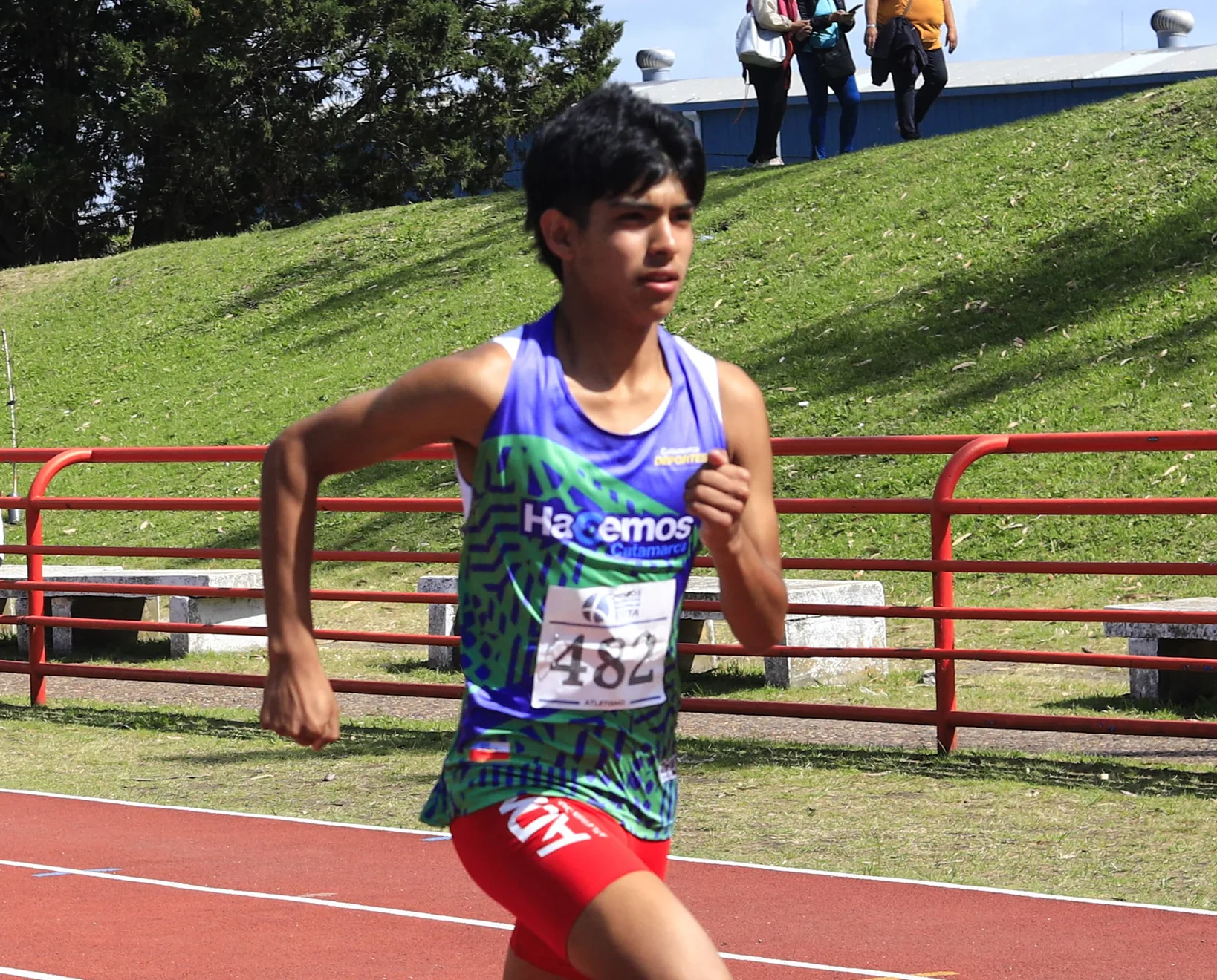 El atleta catamarqueño Emilio Valdez, al Sudamericano Escolar