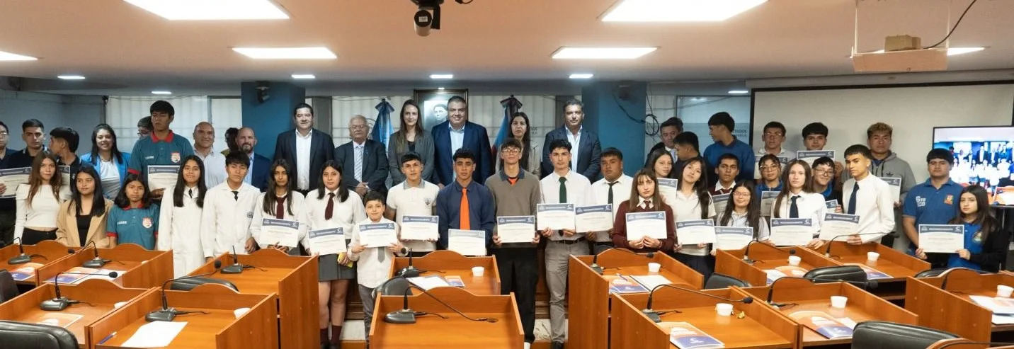 “Senado en la Escuela”: Alumnos de toda la Provincia aprobaron proyectos para sus comunidades