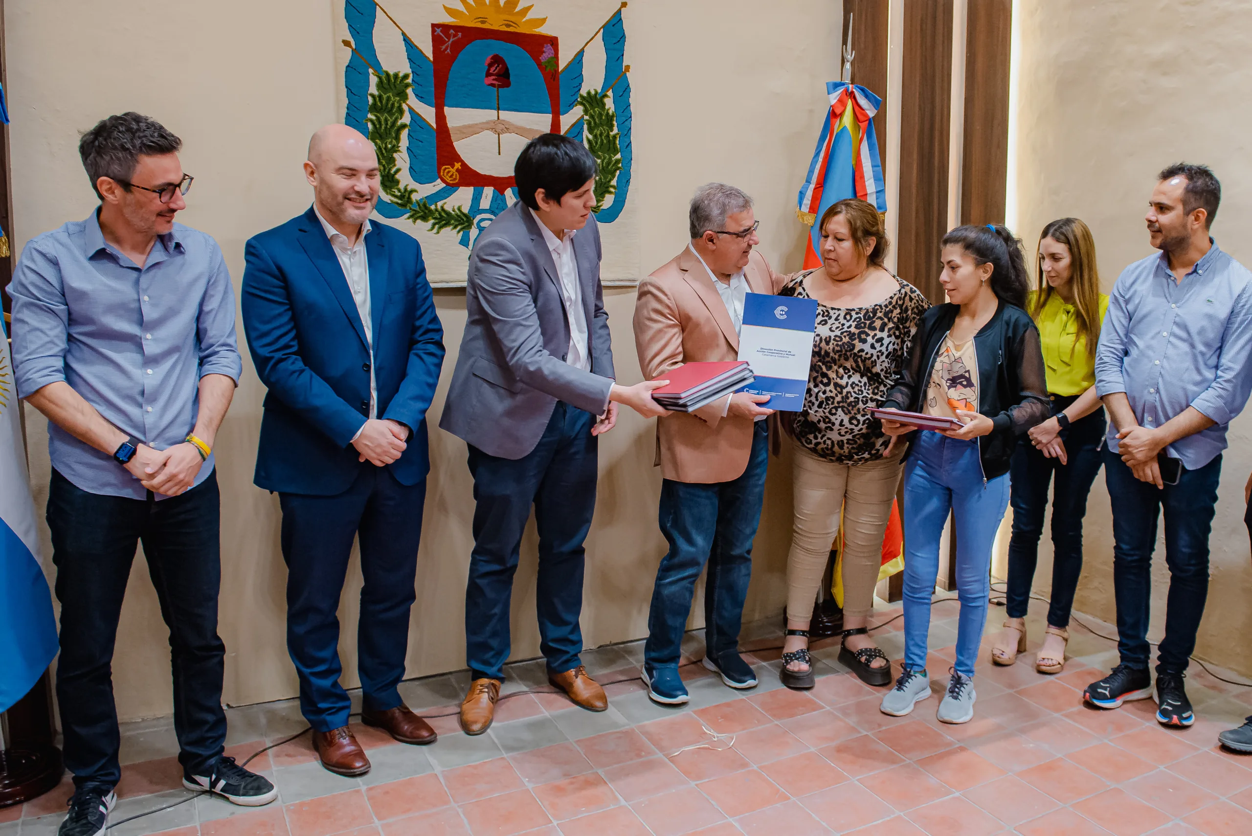 Entregan nuevas personerías jurídicas a cooperativas e instituciones de la Provincia