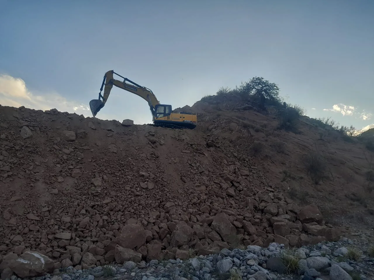 Se construye un camino alternativo entre El Durazno y El Tolar en Catamarca