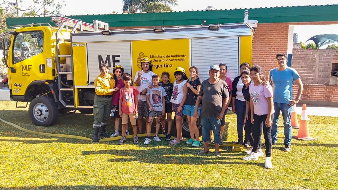 Brigadistas de Catamarca brindaron charla sobre prevención de incendios forestales en el Barrio Santa Marta