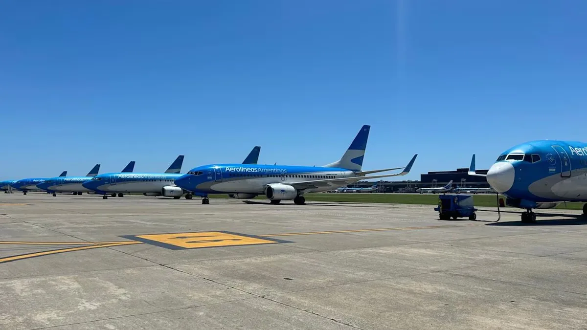 Los gremios de Aerolíneas el viernes deberán presentar una propuesta, o el Gobierno cierra la empresa