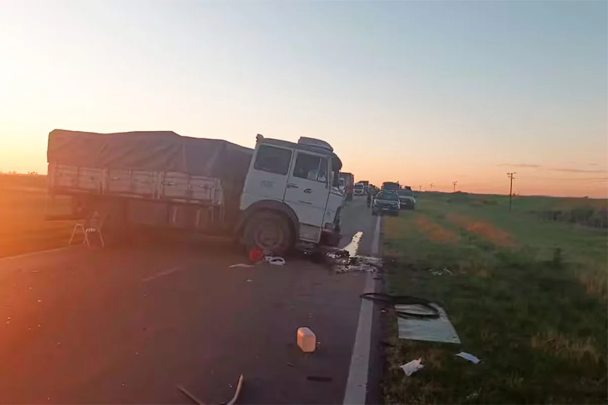 Cuatro muertos al chocar de frente un camión y un auto en Santa Fe