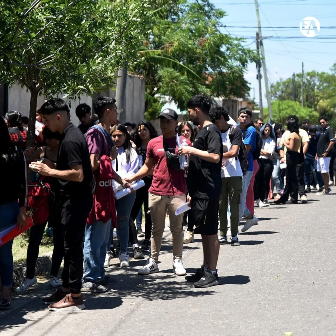 Una 20 mil personas dejaron su CV en la primera Feria de Empleo de Catamarca