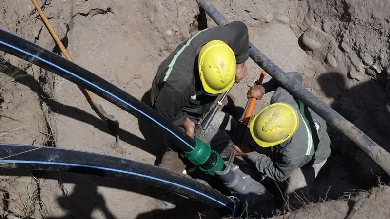 Aguas de Catamarca repara una cañería: los barrios afectados hasta horas de la tarde de este lunes