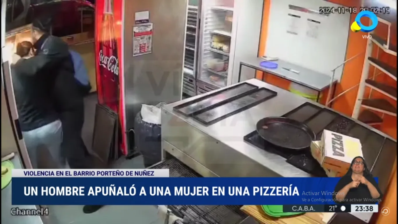 Intento de femicidio: le dio más de 28 puntazos a una mujer en una pizzería (Video)