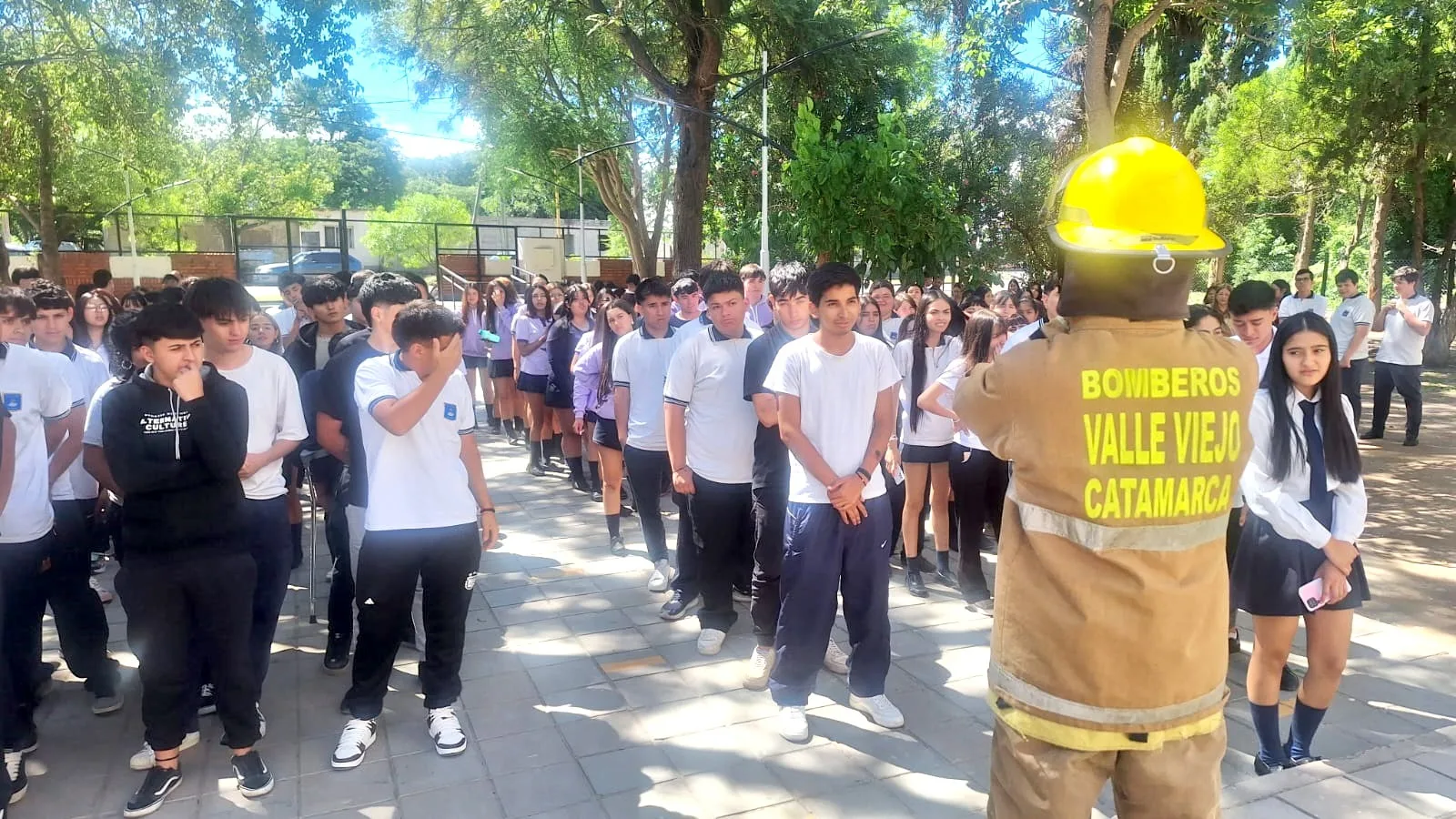 Más de mil chicos participaron del simulacro de evacuación por sismo en Catamarca