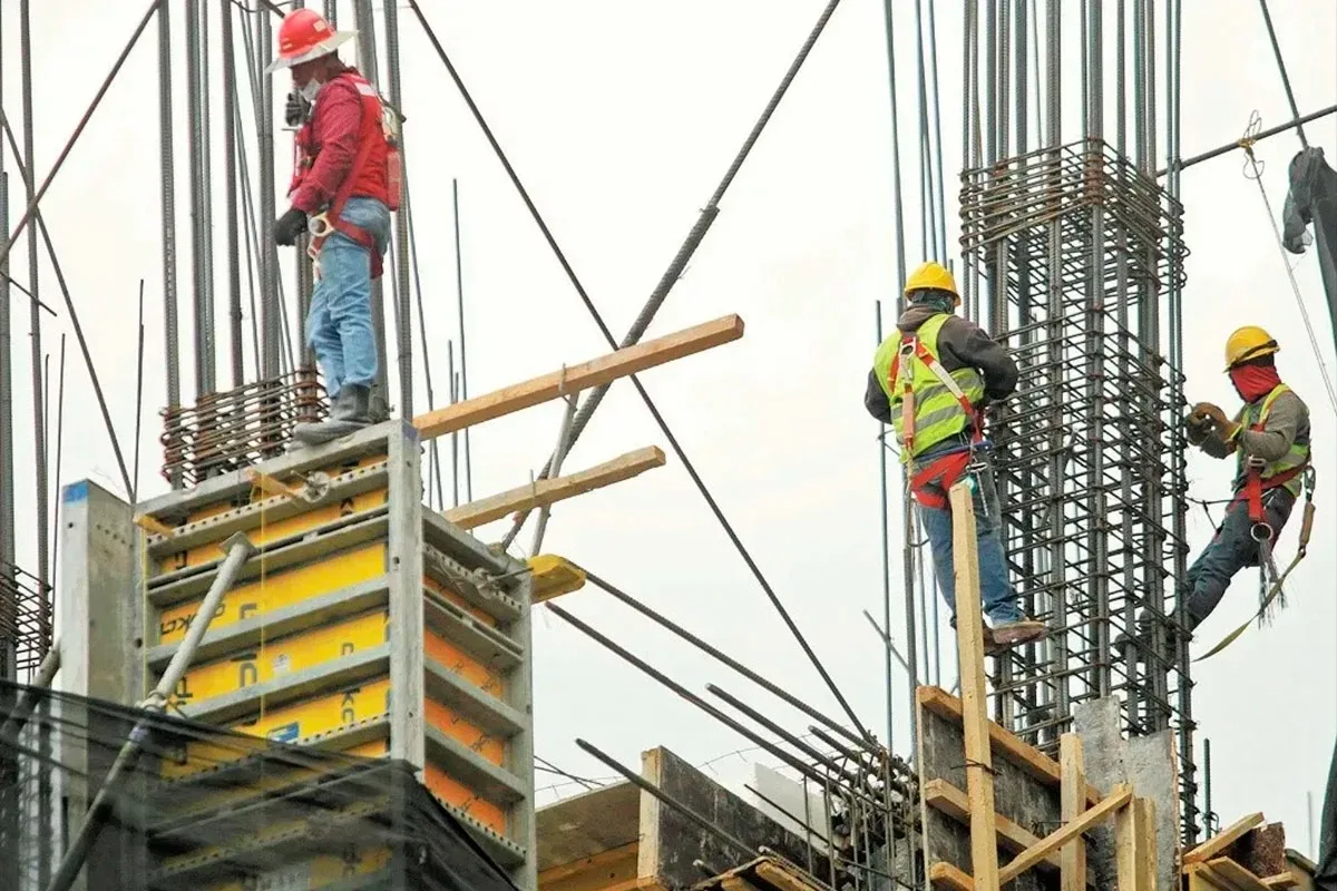Empleados de la construcción acordaron aumento salarial y un bono en cuotas