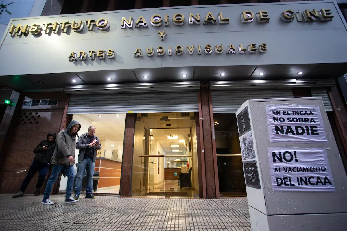 Advierten que desvincularon a otros 40 trabajadores en el INCAA
