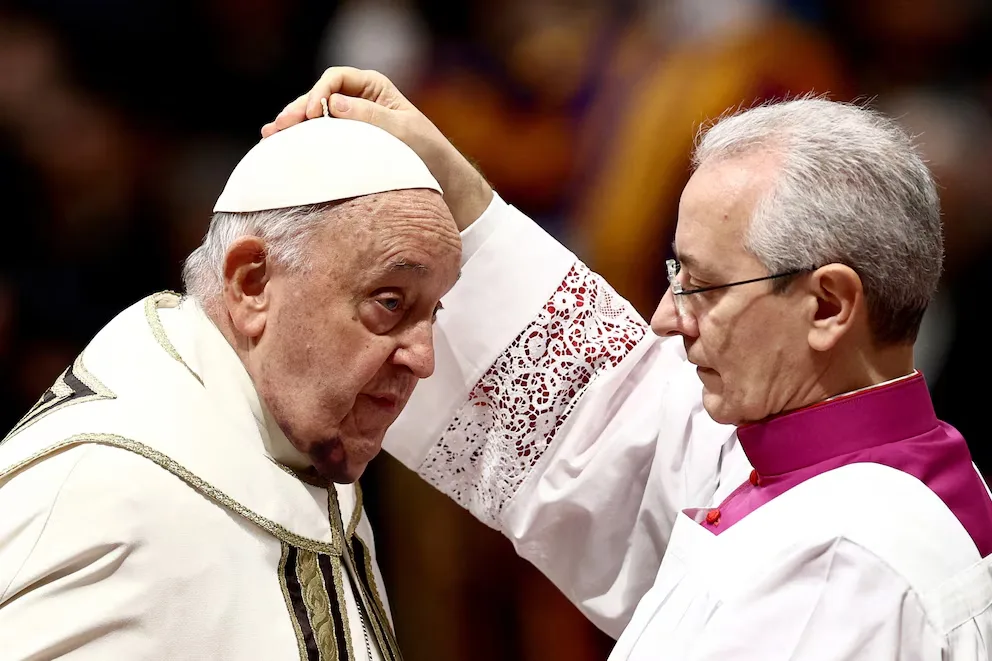 El papa Francisco sufrió un golpe en el rostro: el hematoma en su cara