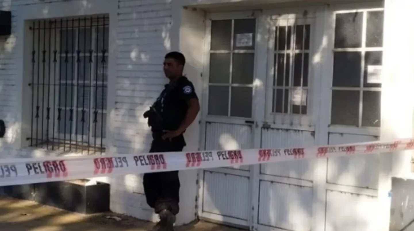 Una mujer fue encontrada muerta en su casa y devorada por sus perros