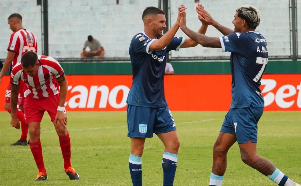 Racing derrotó 3-1 a Barracas Central en su debut en el Torneo Apertura