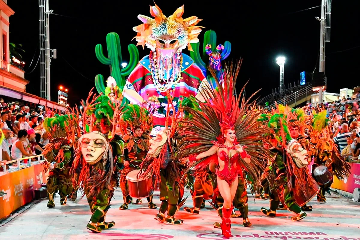 El Carnaval de Gualeguaychú cerró enero con 20 mil personas en el Corsódromo