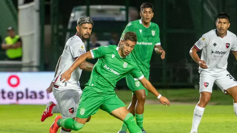 Banfield goleó a Newell’s y se afirma en la cima del Grupo A del Apertura 2025