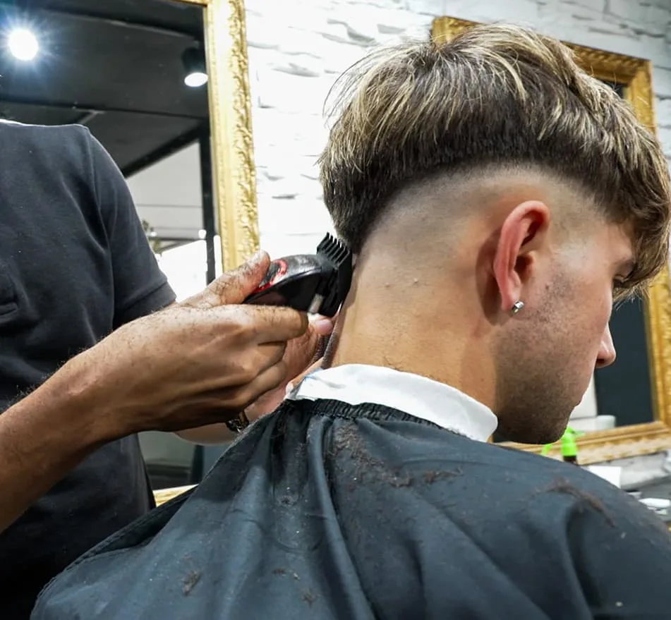 Tomar recaudos para no contraer la afección denominada “hongo de las barberías”