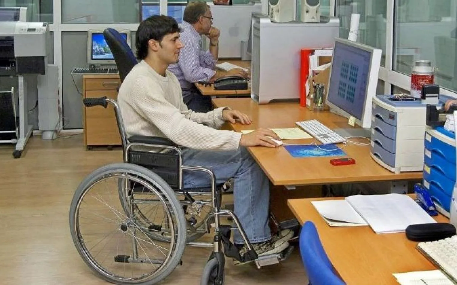 Aseguran que “en Tucumán juntaban a 2 mil personas en un gimnasio y les daban pensiones por invalidez sin pasar por ningún control”