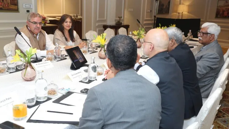 Raúl Jalil en la India: reunión para avanzar en trabajo conjunto en nuevos sectores energéticos